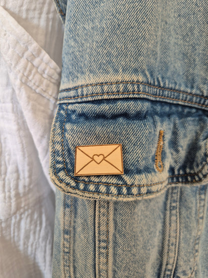 Pins en bois - Enveloppe coeur