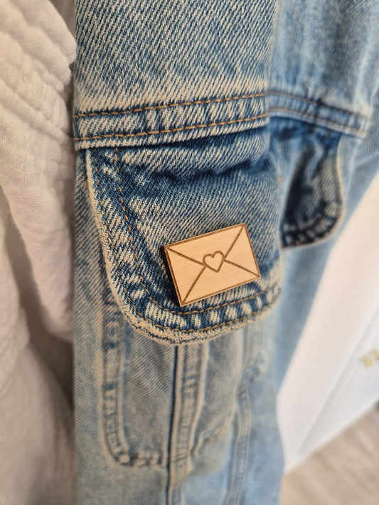 Pins en bois - Enveloppe coeur