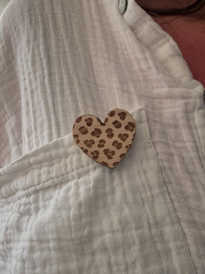 Pins en bois - Coeur léopard